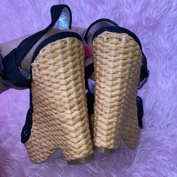 Banana Republic 5” sandals with basket weave heels, buckle straps size 7 - Picture 6 of 11